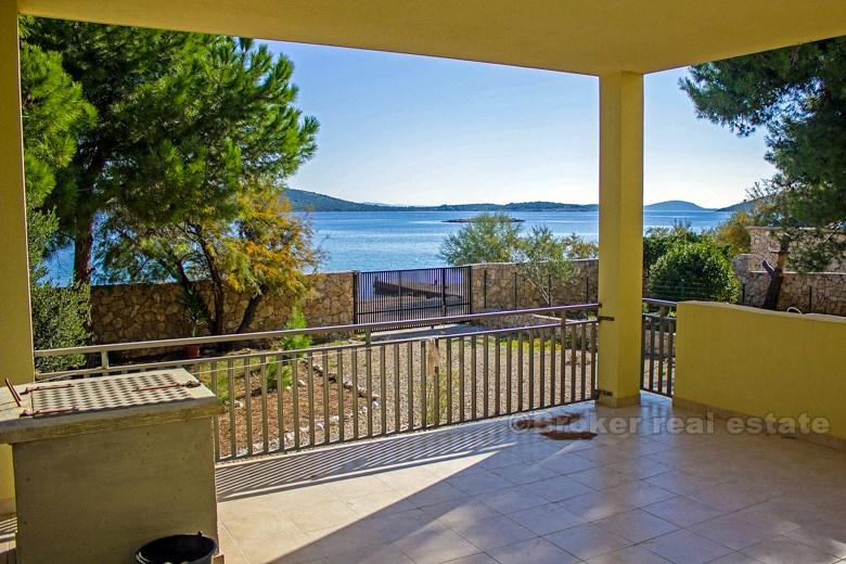 Nära Rogoznica - Vackert parhus