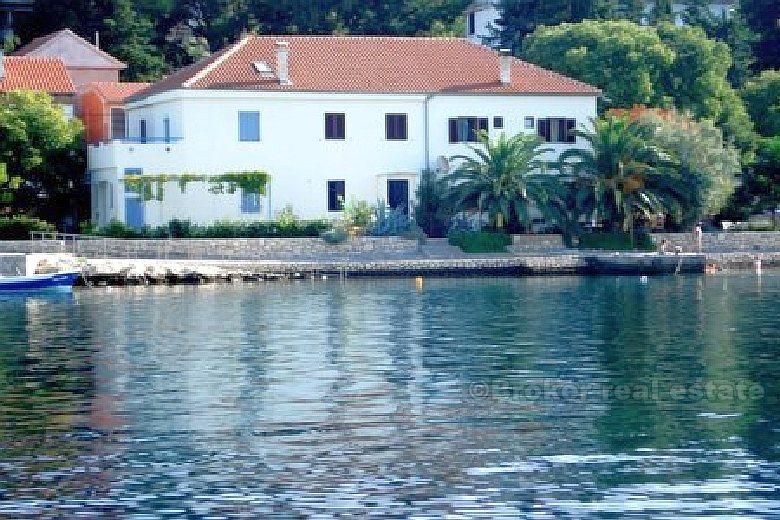 Rodinný dům / Villa - první řadě u moře - oblast Zadar