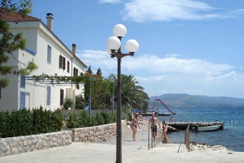 Rodinný dům / Villa - první řadě u moře - oblast Zadar