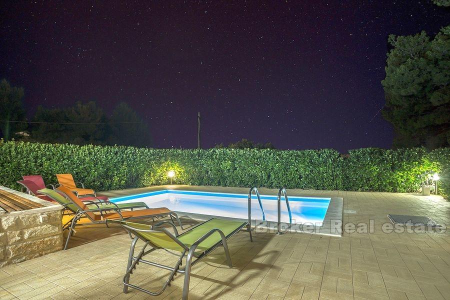 Ön Solta, vacker villa med pool