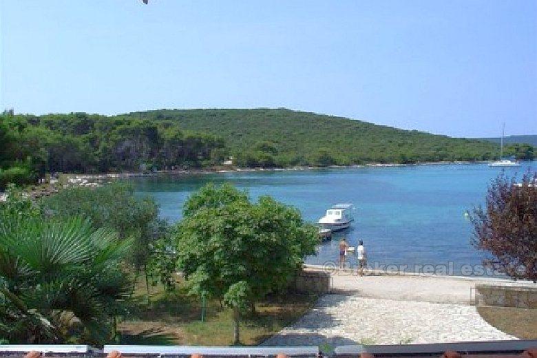 Huset - øya Ugljan - Første rad til sjøen