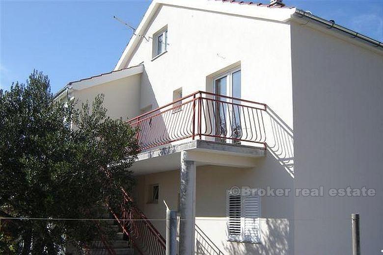 Huset - Sibenik område - Første rad til sjøen