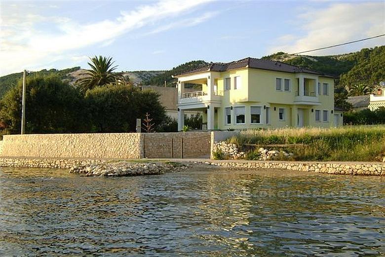 Villa - øya of Rab - Først rå til sjøen