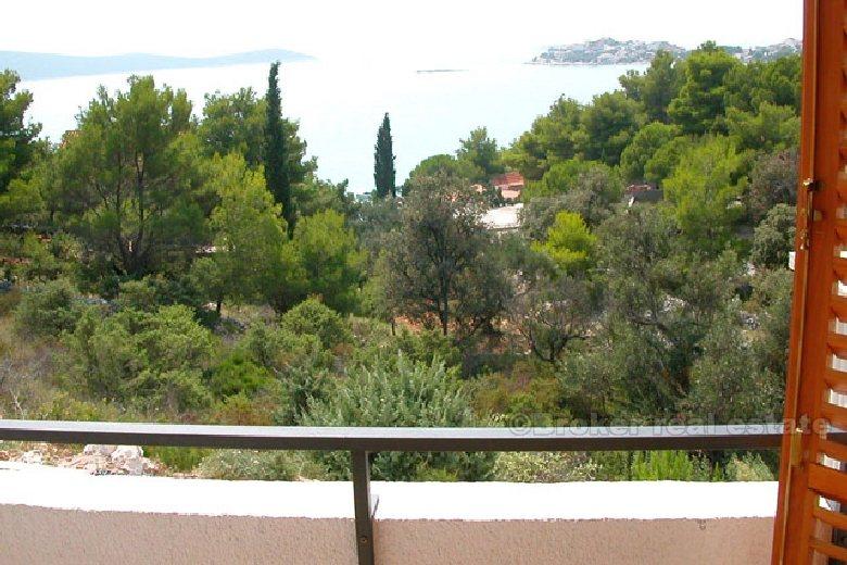 Rogoznica, apartment house with the sea view