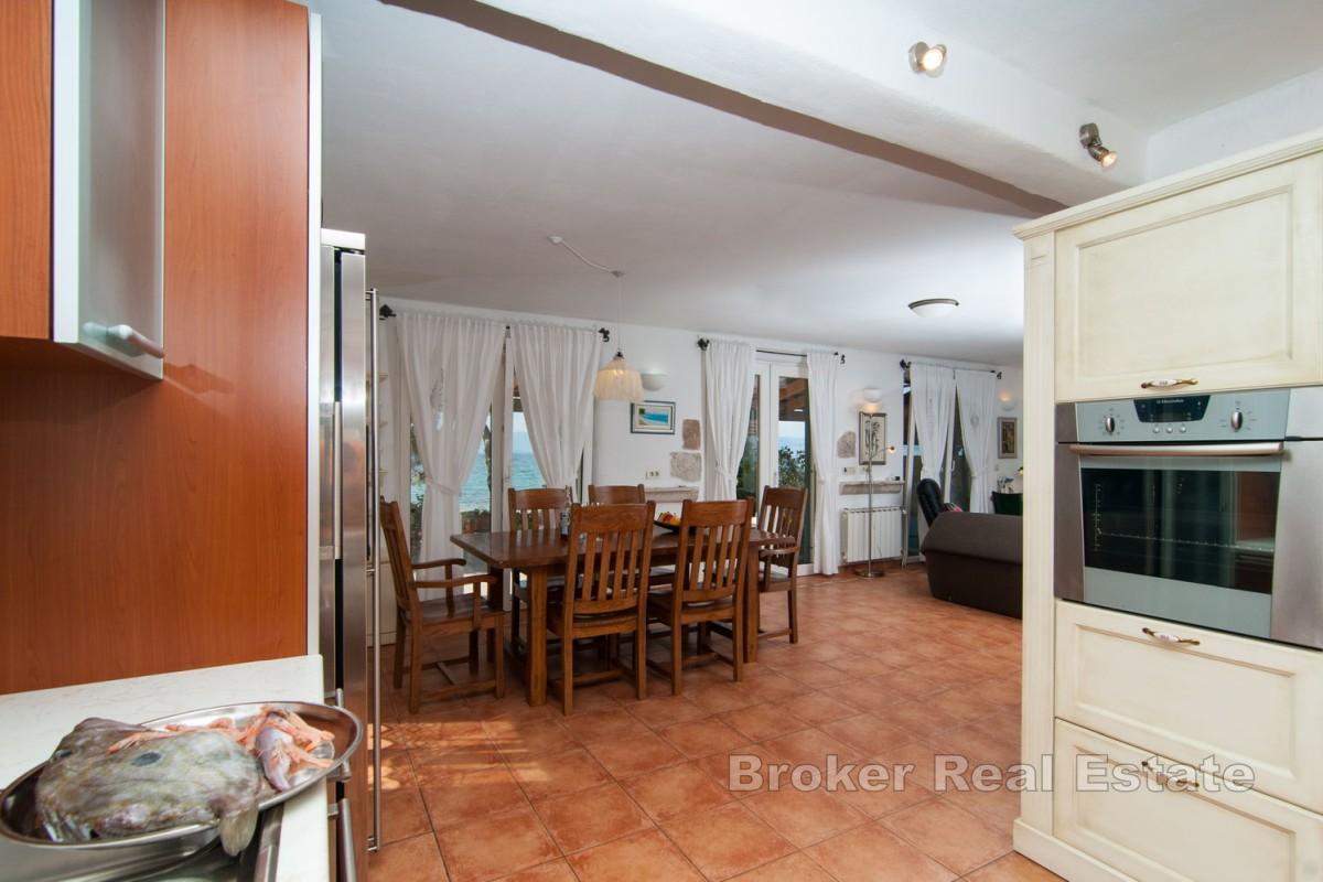 Vila první řada u moře - ostrov Brač