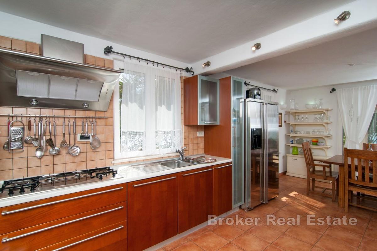 Vila první řada u moře - ostrov Brač