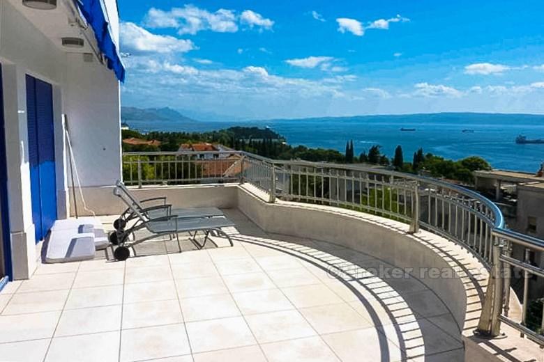 Vila s bazénom - Split