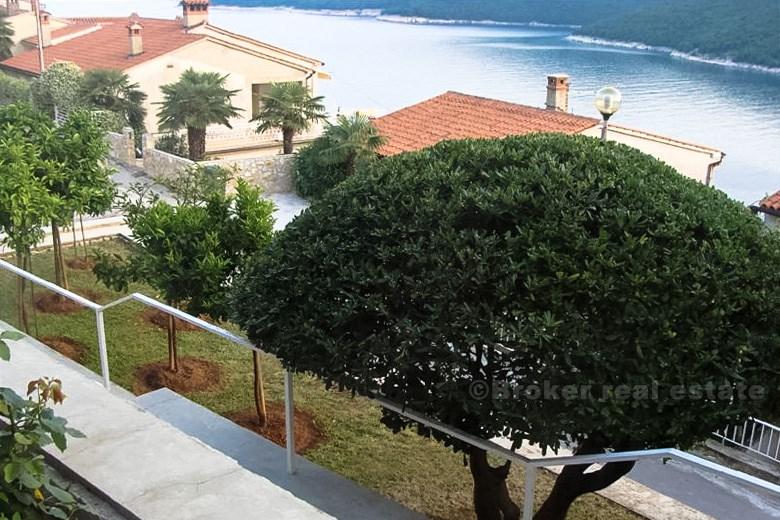 Wohnhaus mit herrlichem Meerblick - Pula Bereich