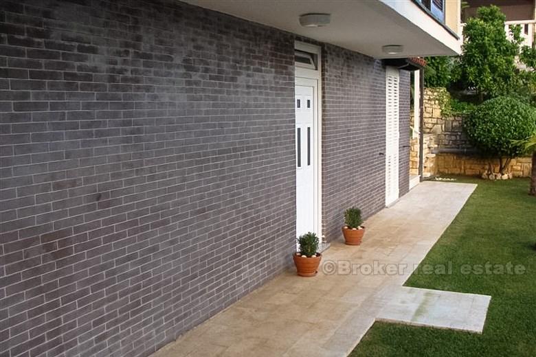 Wohnhaus mit herrlichem Meerblick - Pula Bereich