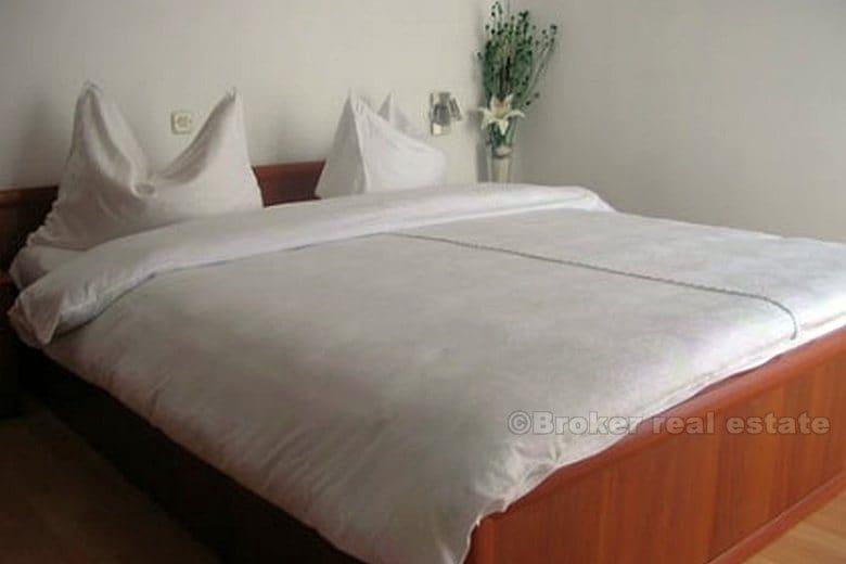 Dom z widokiem na morze i basenem - wyspa Ciovo