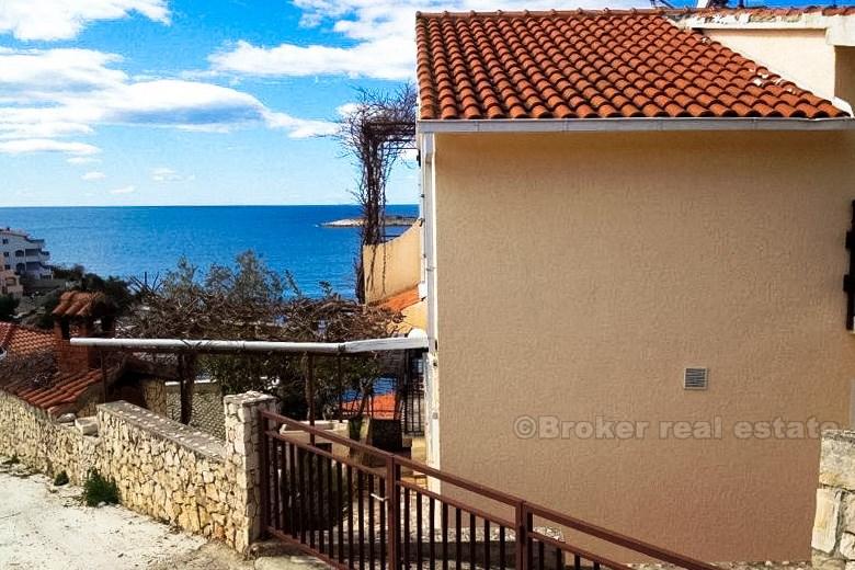 Kuća s pogledom na more - područje Rogoznice