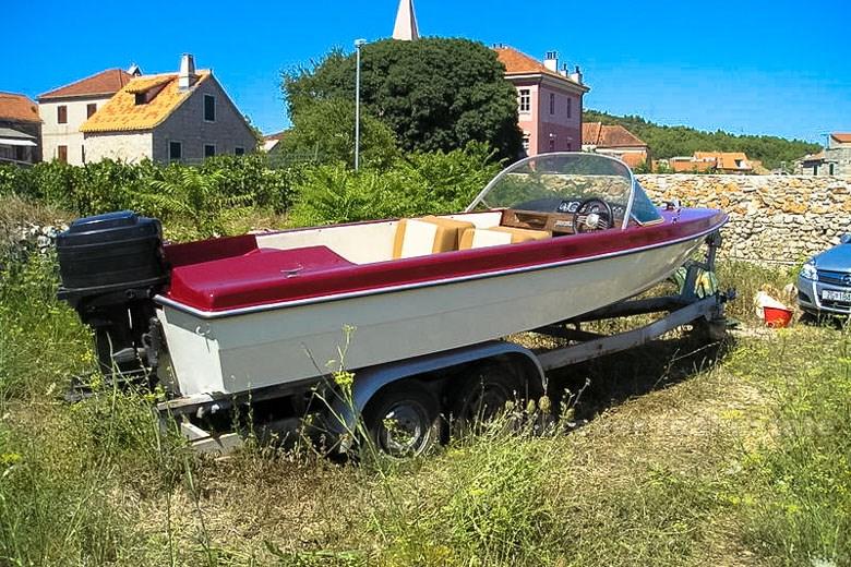 Hus med leiligheter - øya Hvar