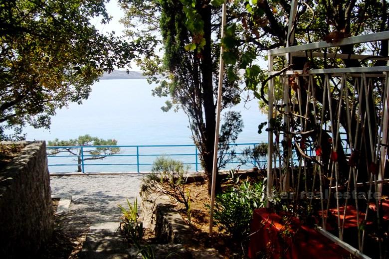 Karlobag - Hus første rad mot sjøen