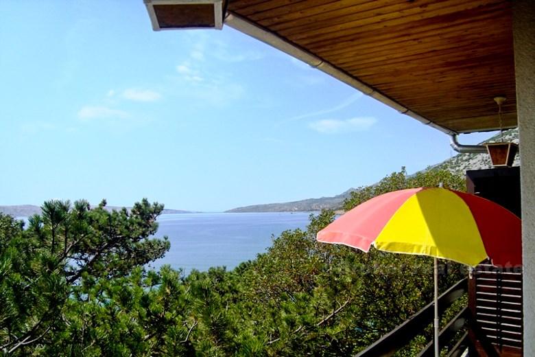 Karlobag - Hus første rad mot sjøen