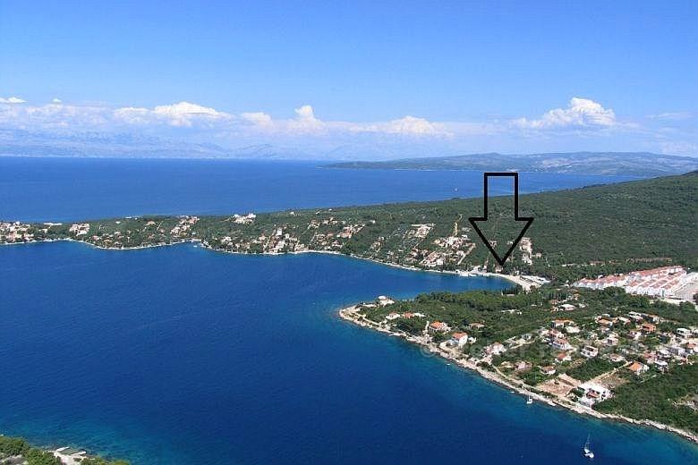 Island Solta - House first row to the sea