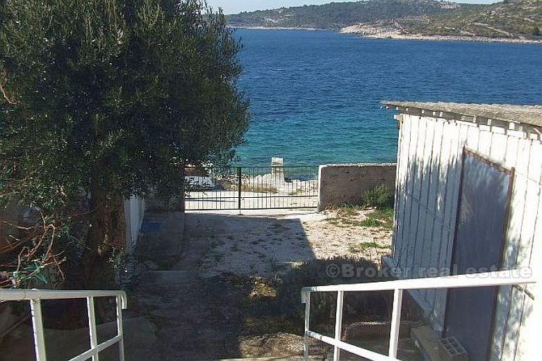 Rogoznica - Maison première rangée de la mer