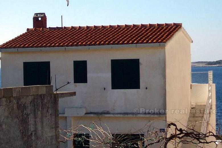 Rogoznica - Maison première rangée de la mer