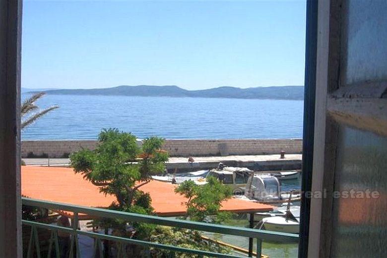 Okolica Omiša - Kuća s okućnicom na moru