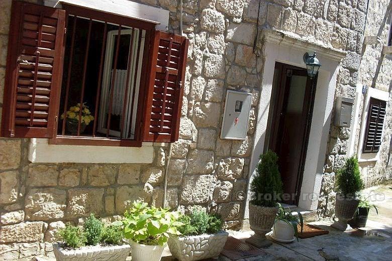Pelješac - dom na 4 podlažiach vo vysokom štandarde
