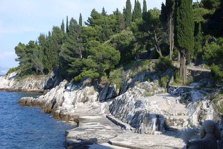 Pelješac - dom na 4 podlažiach vo vysokom štandarde