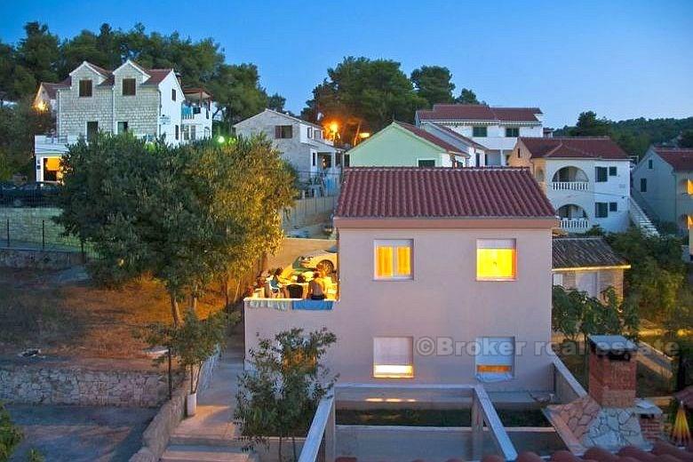 Isola di Brac - casa di famiglia di nuova costruzione, 2. remare verso il mare