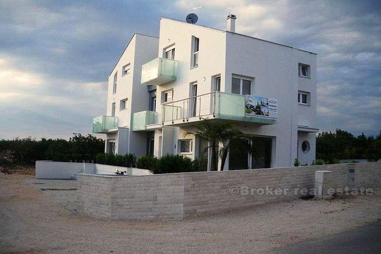 Île de Pag - appartements duplex et triplex de haute qualité