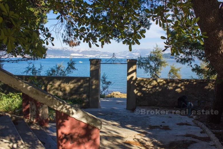 Wyspa Ciovo - Stary dom nad morzem