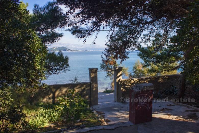 Wyspa Ciovo - Stary dom nad morzem