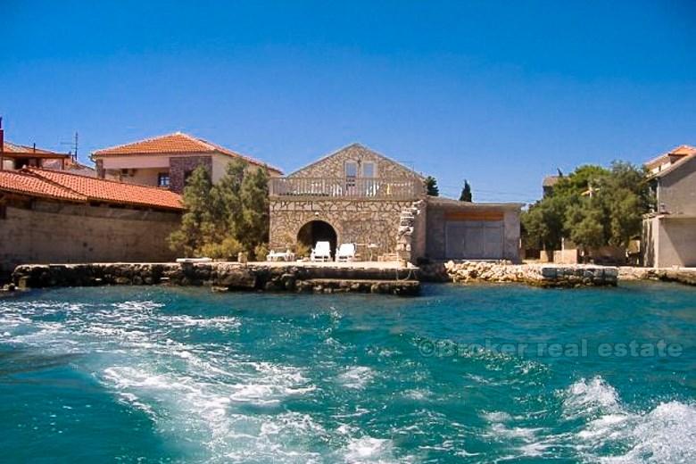 Île de Murter - Maison en bord de mer sur 2 étages