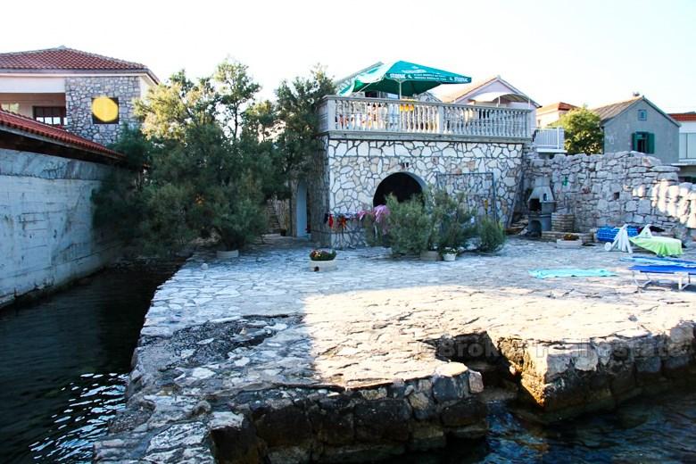 Island of Murter - House by the sea on 2 floors