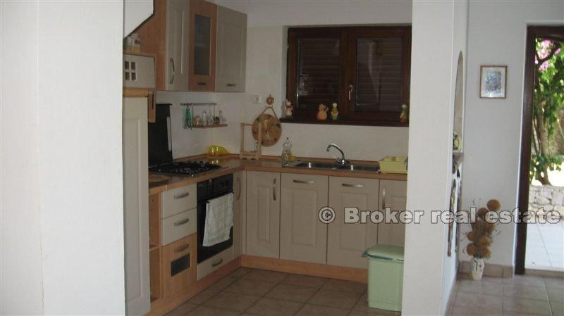 Øya Brac - Vakre hus på 3 etasjer, med havutsikt