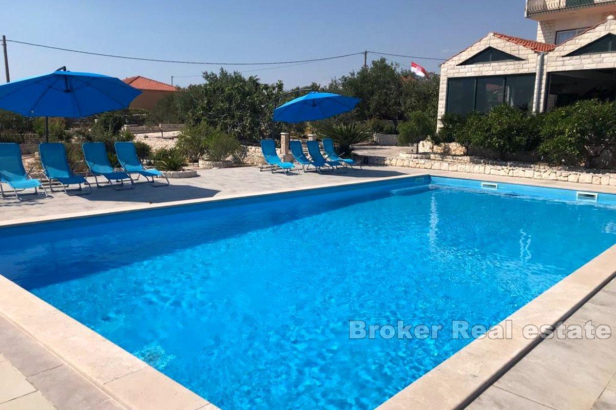 Севід - Дом / Вилла в 3 этажа с ресторанами и бассейном