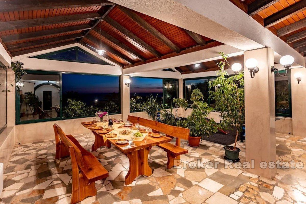 Севід - Дом / Вилла в 3 этажа с ресторанами и бассейном