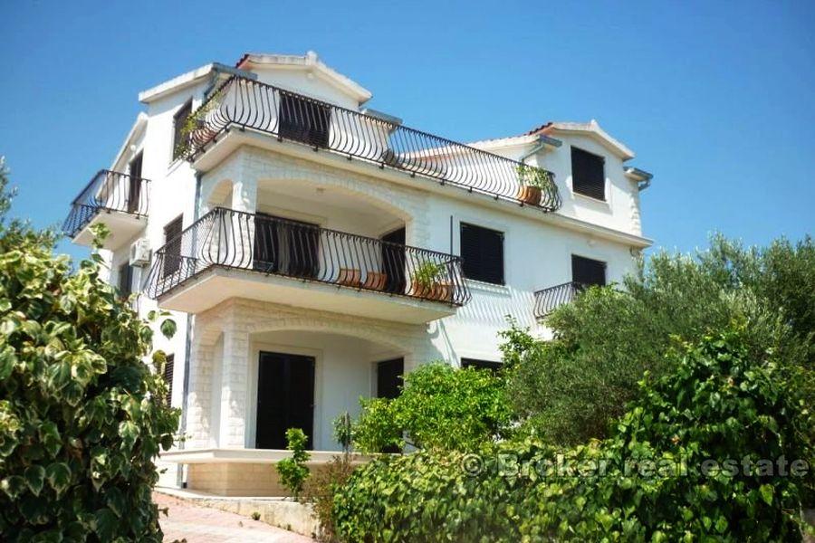 Trogir - Maison avec terrain sur 3 étages