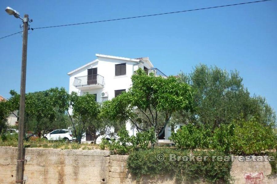 Trogir - Maison avec terrain sur 3 étages
