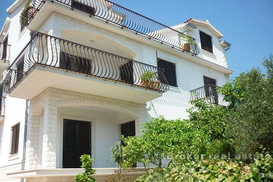 Trogir - Maison avec terrain sur 3 étages