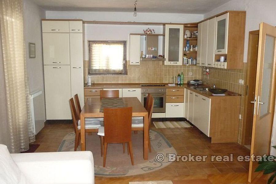 Trogir - Huset med mark på 3 våningar