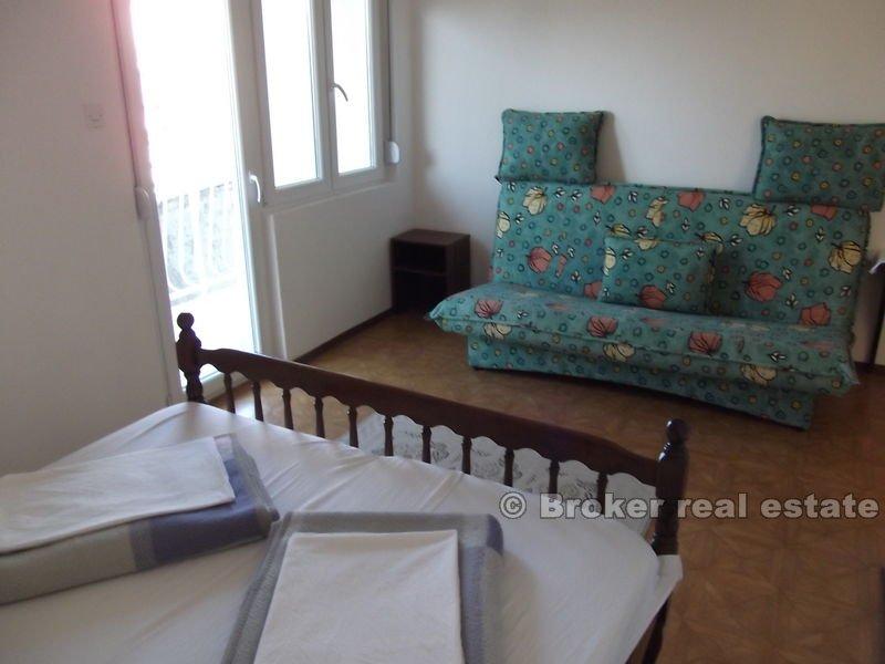 Sibenik area - House with 9 apartments 50 meters from sea