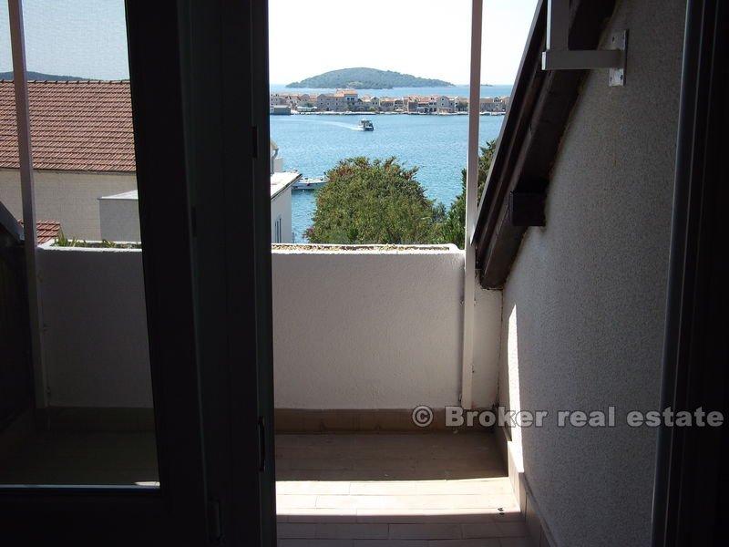 Sibenik area - House with 9 apartments 50 meters from sea