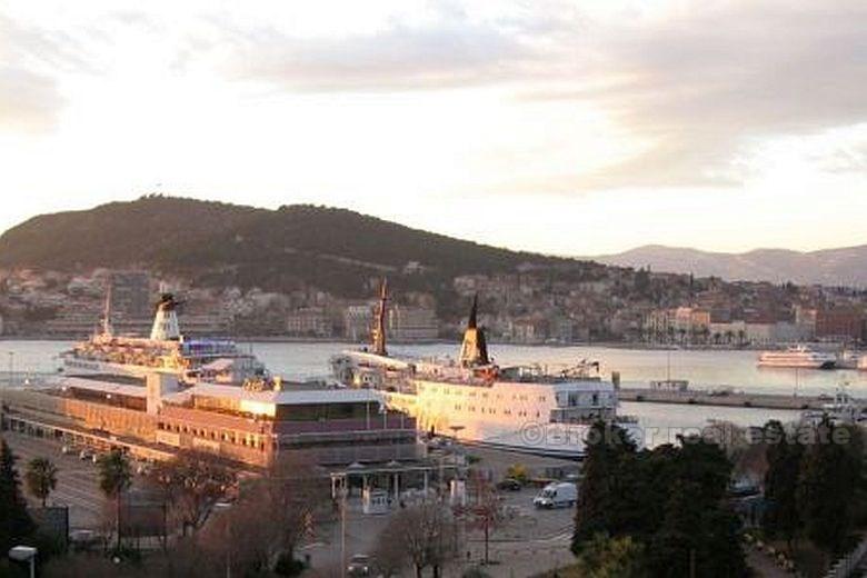 Město Split - Apartmán s krásným výhledem v blízkosti moře