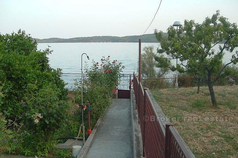 Région de Trogir - Maison en bord de mer sur l'emplacement très attrayant