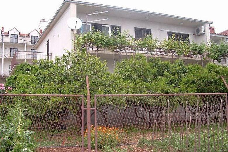 Région de Trogir - Maison en bord de mer sur l'emplacement très attrayant