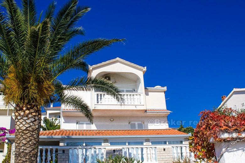 Wyspa Ciovo - Dom przy morzu na 3 piętrach