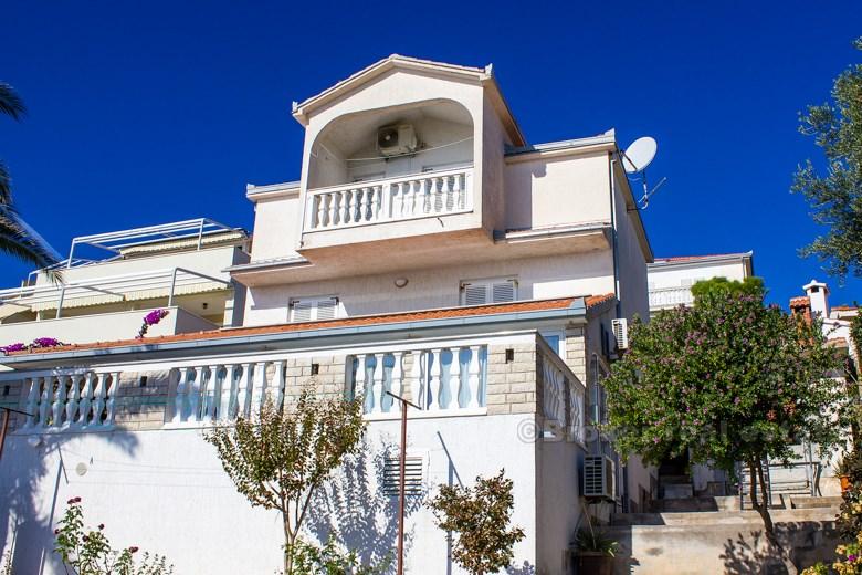 Île de Ciovo - Maison en bord de mer sur 3 étages