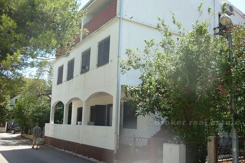 Rogoznica - Dom z apartamentami w centrum miasta