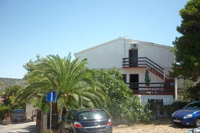 Rogoznica - Dom z apartamentami w centrum miasta