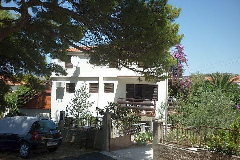 Rogoznica - Dom z apartamentami w centrum miasta