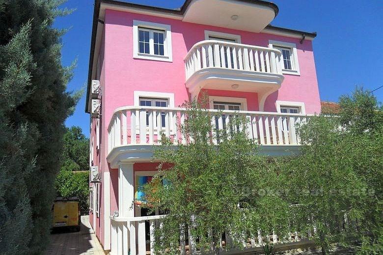 Près de Sibenik - première classe villa en bord de mer