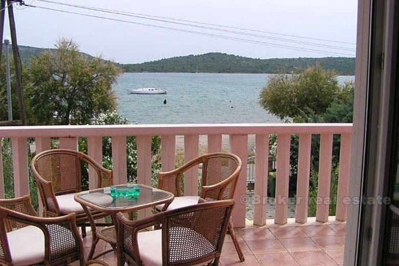 Près de Sibenik - première classe villa en bord de mer