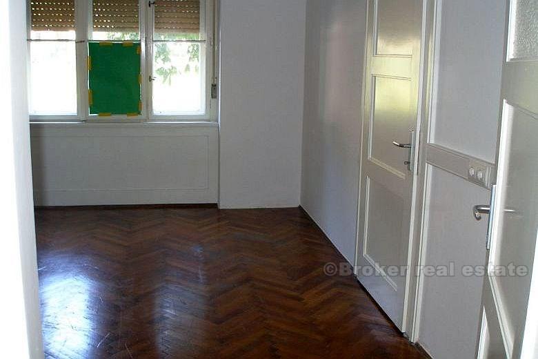 Split - Leilighet på 105 m2 i første etasje